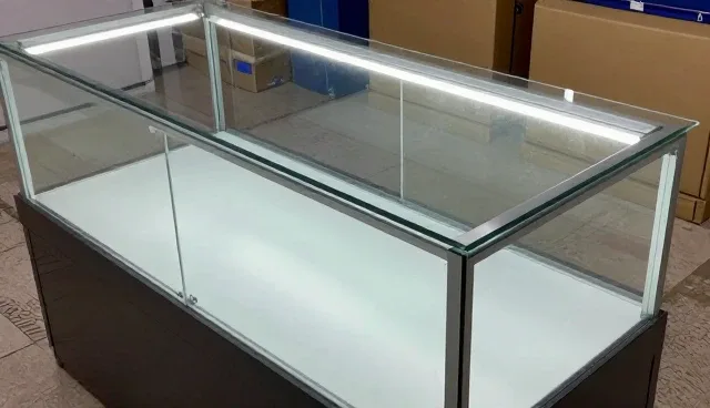 库存管理不当对玻璃展示柜维护的影响
